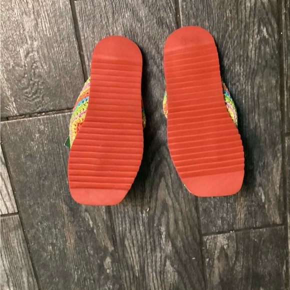 Toucans Crochet Puffy Flip Flop - Picture 5 of 5